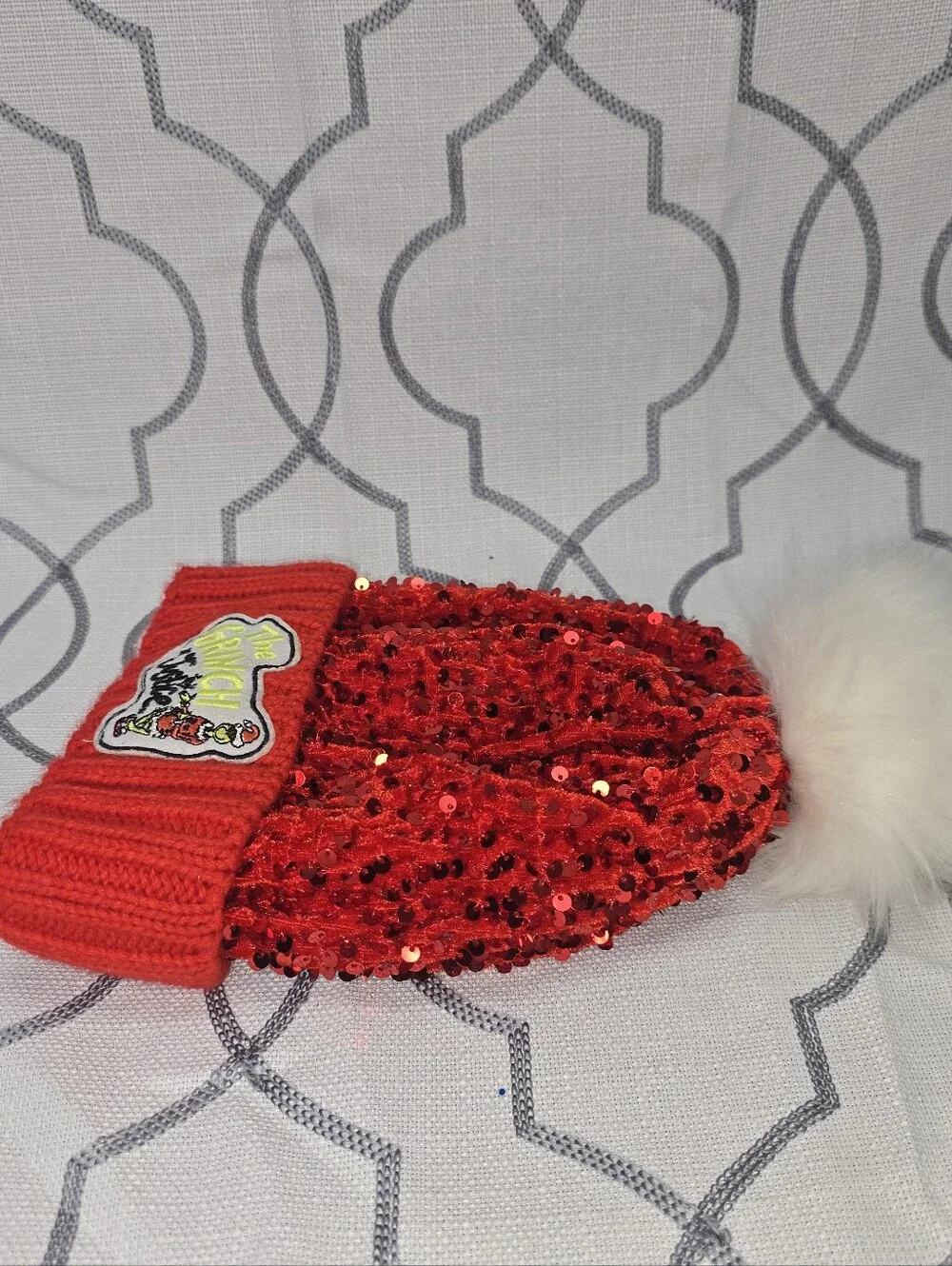 Justice X Grinch Girls Sequin Beanie Red Knit Cap Hat White Fluffy Pom Pom